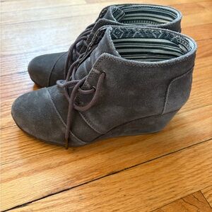 TOMS Gray Suede Women's Ankle Boots